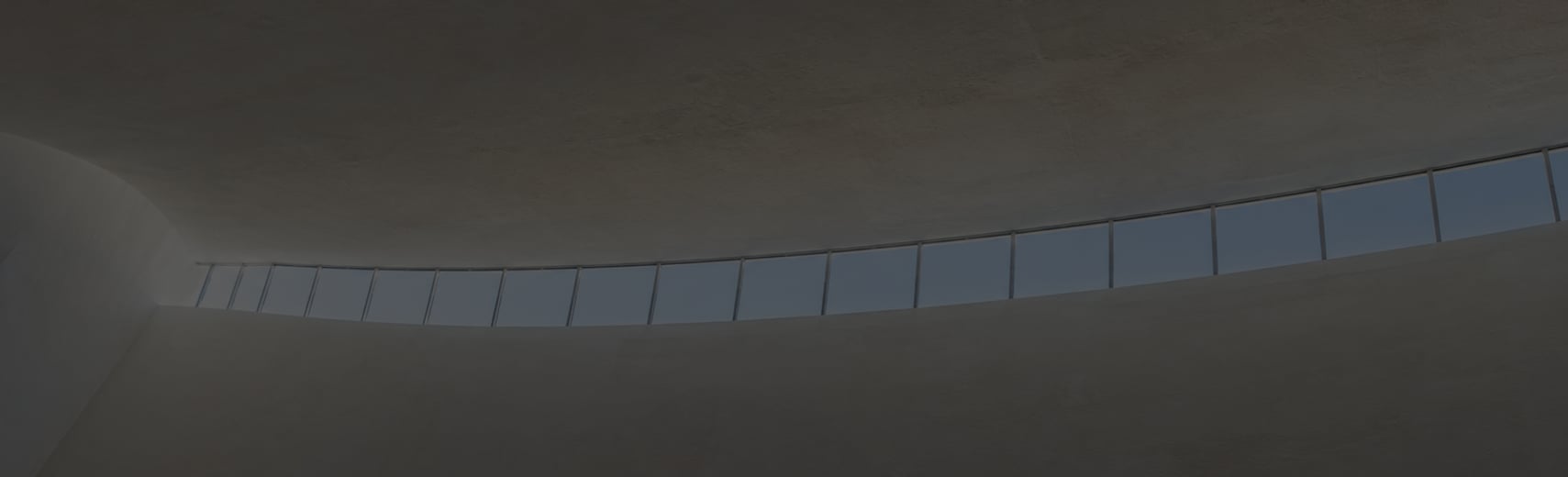 Curved white ceiling with a rooflight